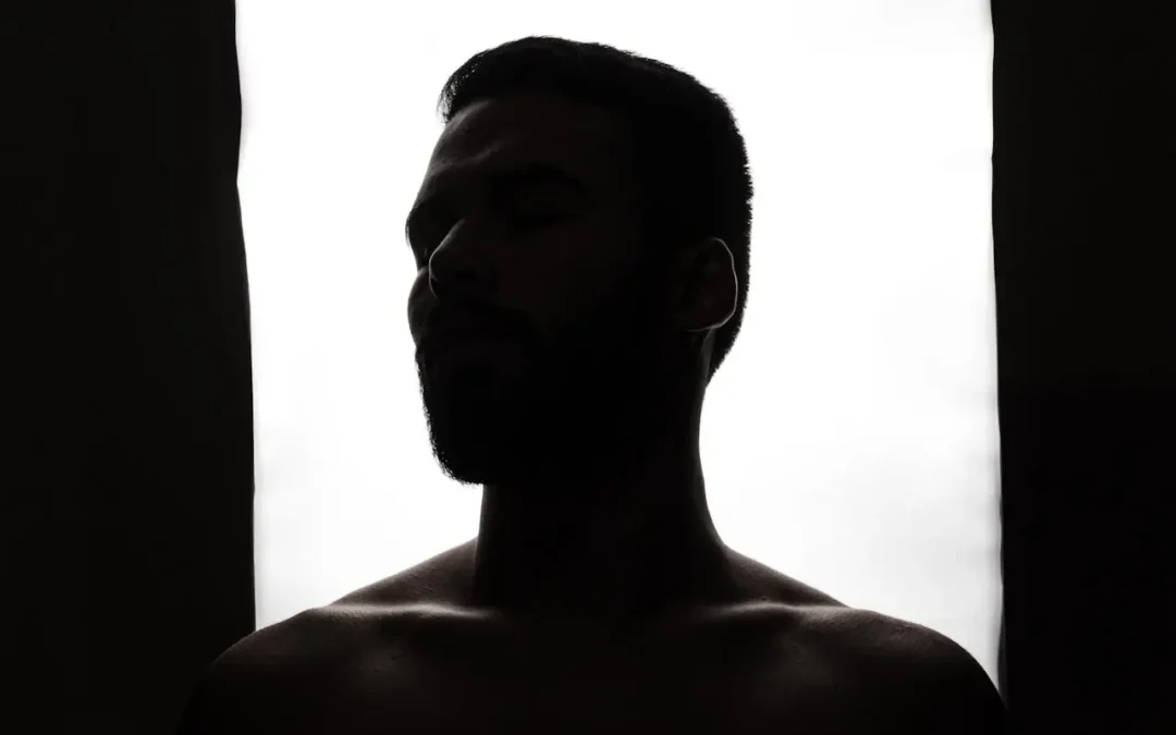 Czy milczenie boli faceta? Zobacz, jak wpływa na męskie emocje i relację